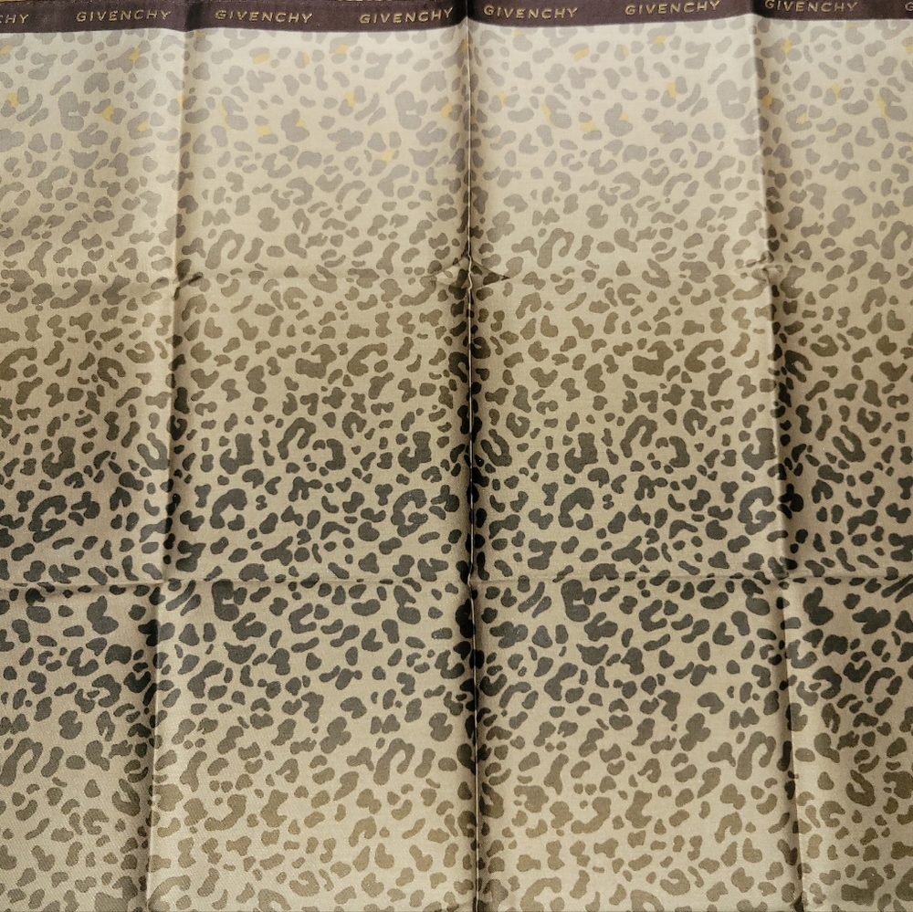 Givenchy vintage scarf - Picture 3 of 3